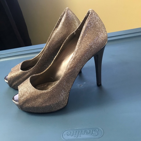 Guess Sparkle Pumps - Picture 2 of 4